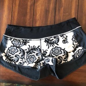 GUC Lululemon Speed Short size 6, 2-way stretch